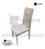 Cadeira com 4 perna armação em madeira branca acento e encosto em tecido produto novo com direito entrega e montagem