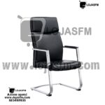 Cadeira Executiva Fixa em Couro Sintético – Estrutura Cromada